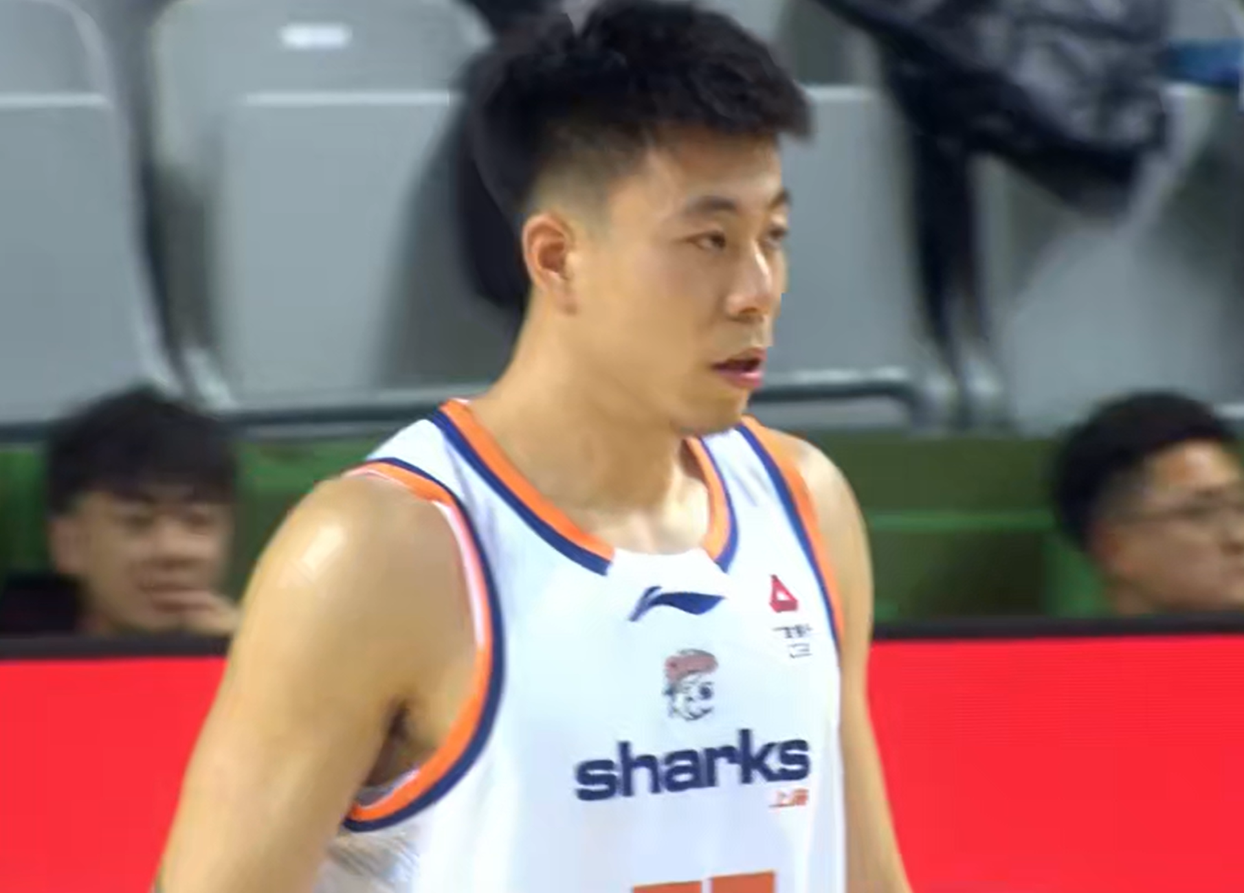 开云体育官网-失望！男篮顶级锋线打36分钟，只得5、分 球迷：郭士强还要他吗？