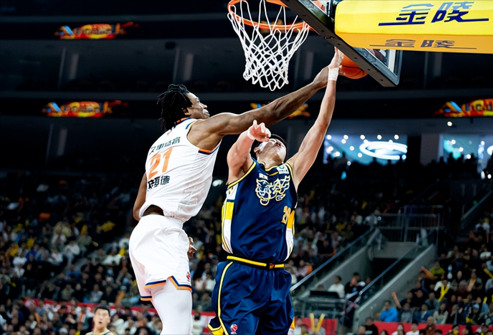 开云体育app-主场40分惨败，杜锋赛后点评引争议，锋线无力成硬伤