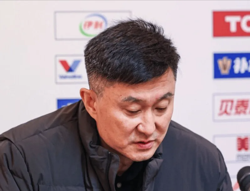 开云体育app-主场40分惨败，杜锋赛后点评引争议，锋线无力成硬伤