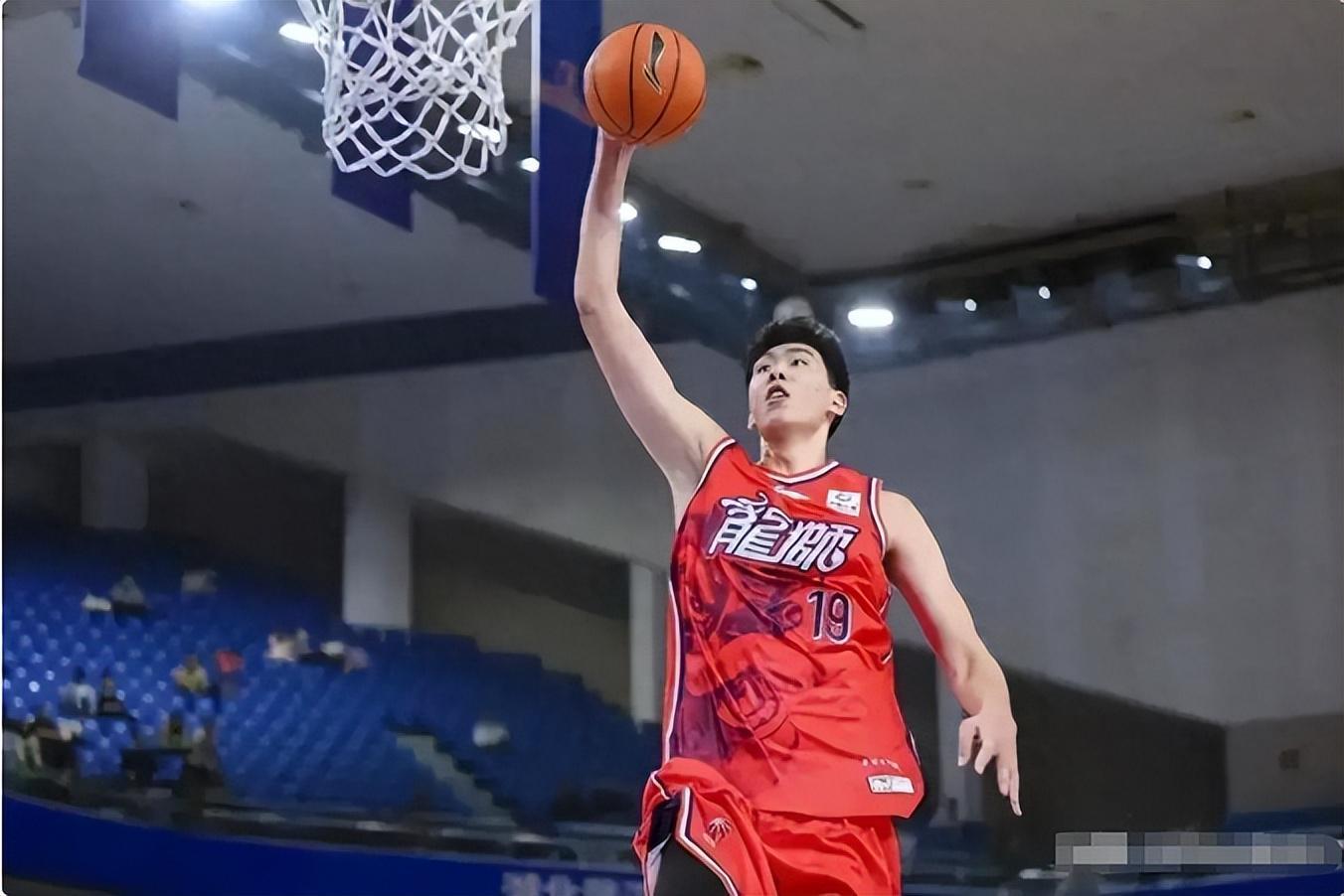 开云体育下载-再次单场送出6血帽！完爆浙江顶级内线，球迷：他可以替换周琦了