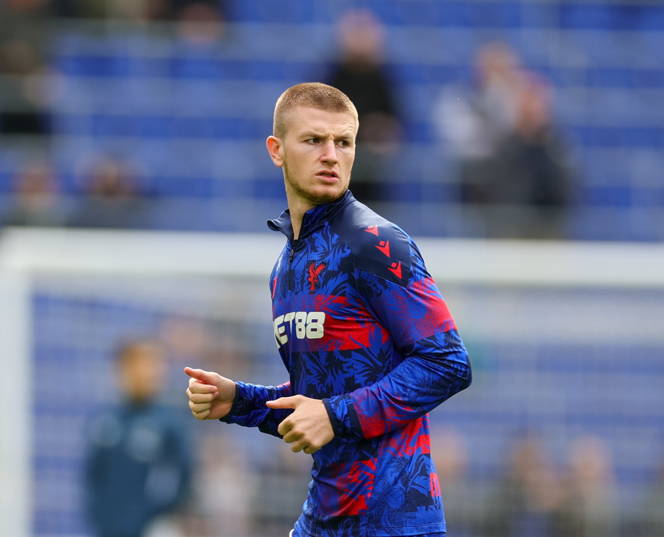 开云体育官网-布朗：曼联应该买亚当·沃顿，他与梅努能组成顶级中场组合