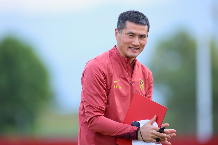 特巴斯：国足和中超都需要跻身世界前10 约60%的中国人都是足球迷