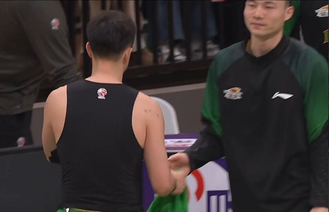 开云体育-三分6中1！欺负高诗岩未遂，输球直接退场，球迷：一点格局都没有