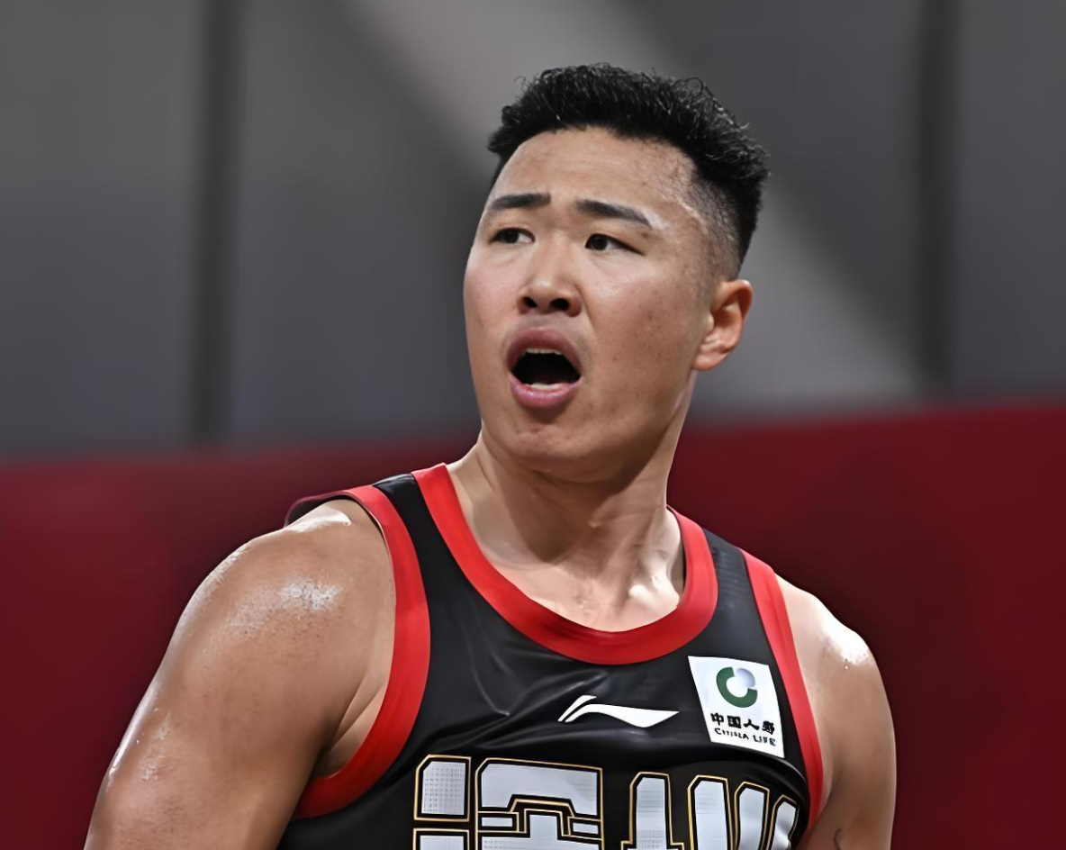 开云体育-贺希宁“哑巴吃黄连”，球迷：裁判“和稀泥”