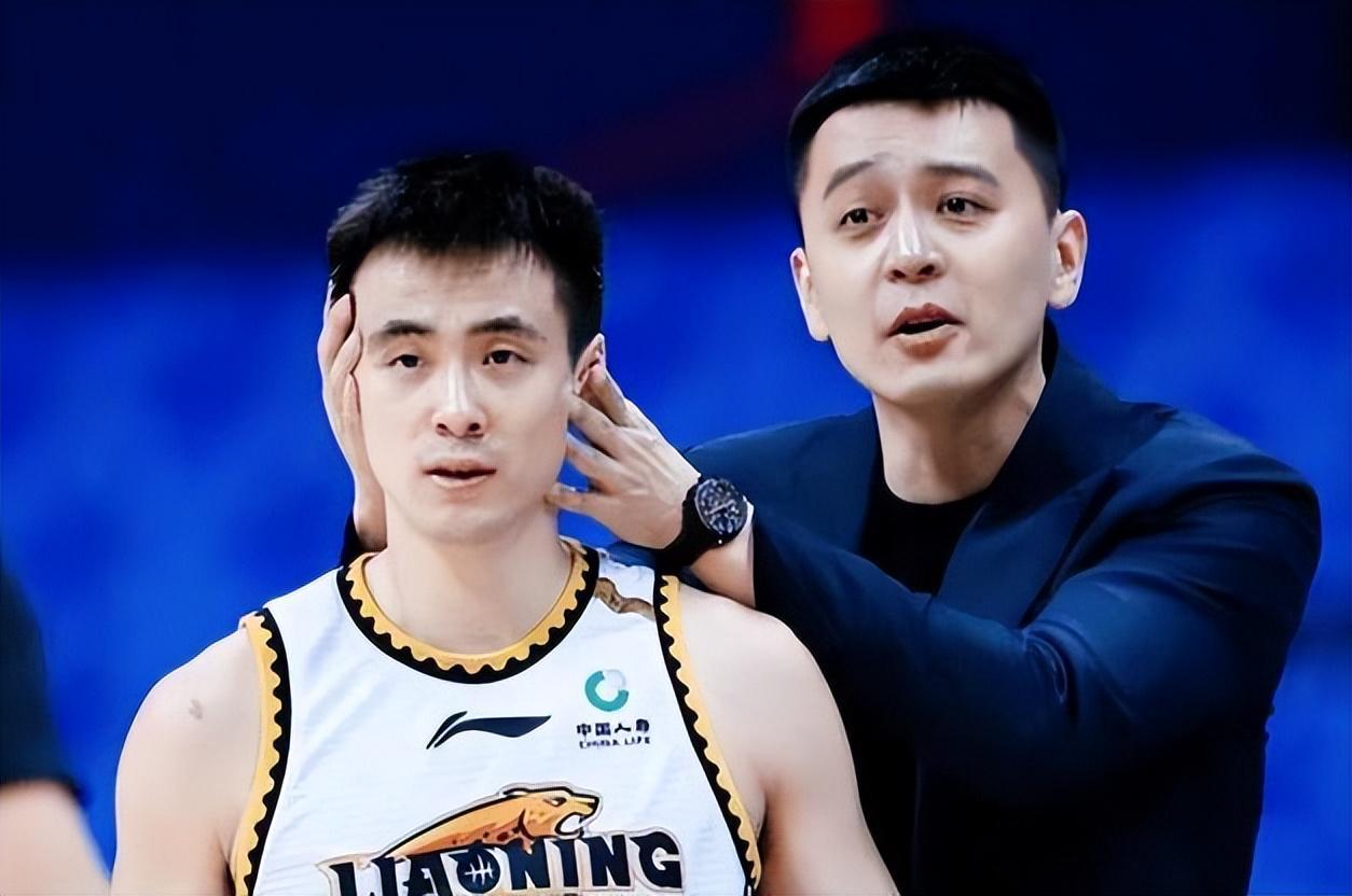 开云体育官网-赵继伟4+4+3拼尽全力!威尔斯10+2,莫兰德8+7,亨特6+1,辽篮落后9分