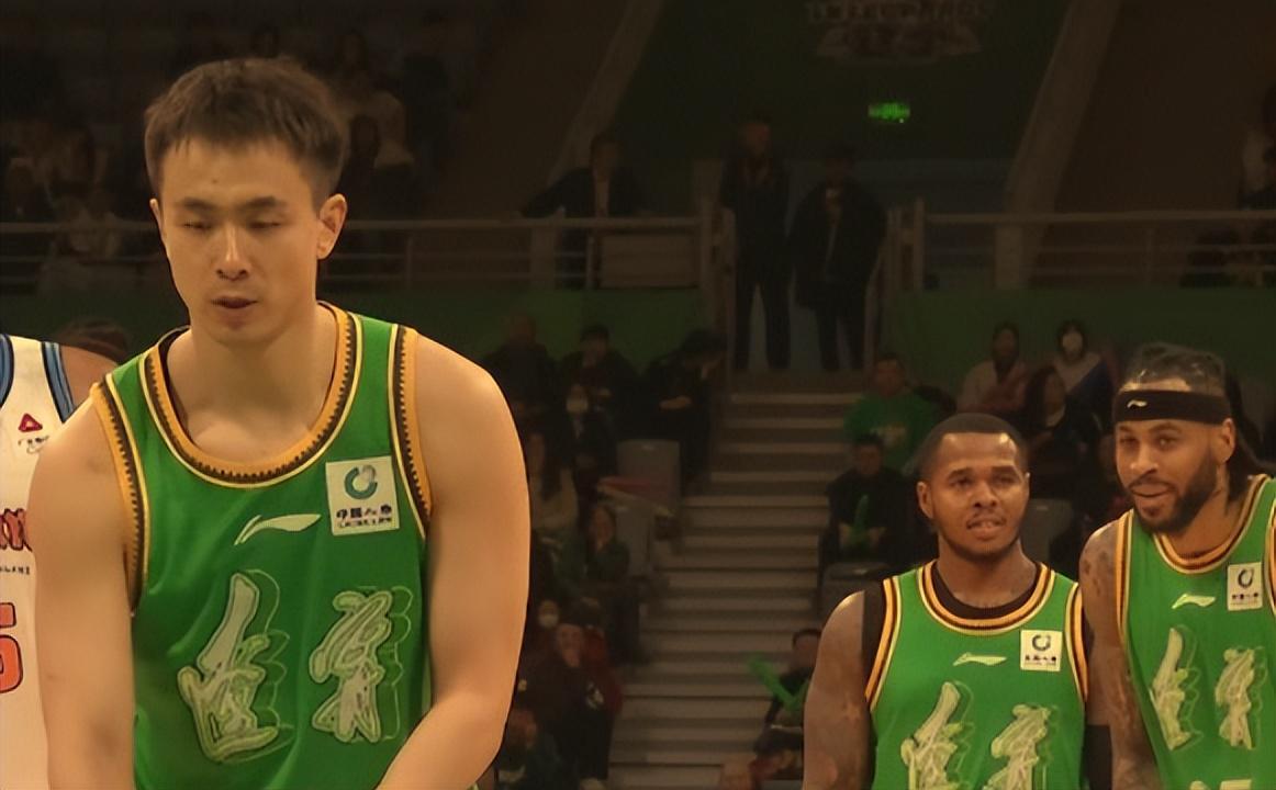 开云体育官网-赵继伟4+4+3拼尽全力!威尔斯10+2,莫兰德8+7,亨特6+1,辽篮落后9分