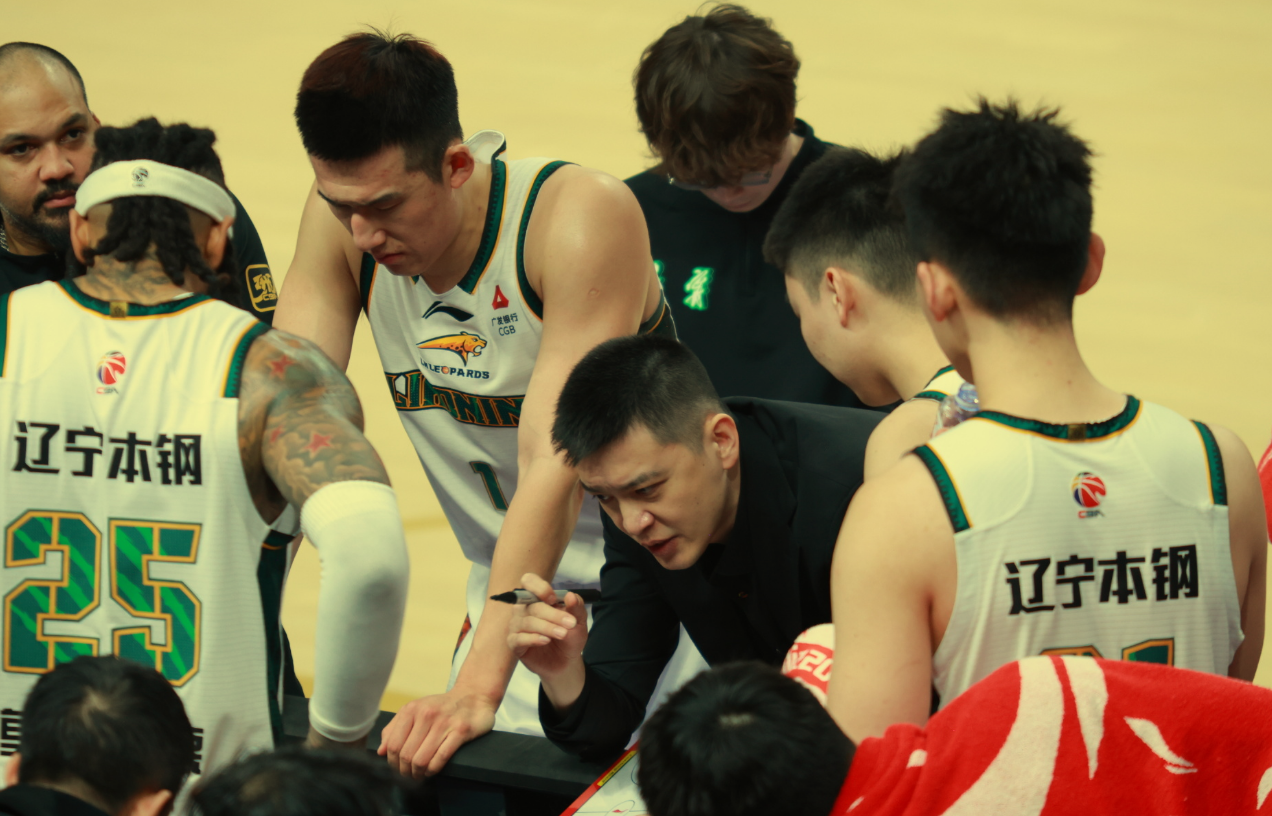 开云体育官网-赵继伟4+4+3拼尽全力!威尔斯10+2,莫兰德8+7,亨特6+1,辽篮落后9分