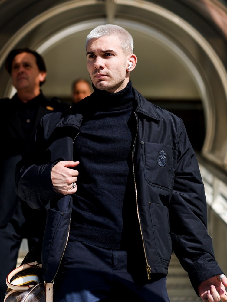 开云体育下载-准备迎接欧冠！皇马官推晒照：我们已经在里斯本了！