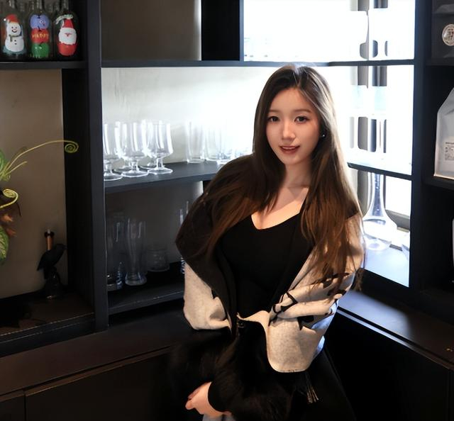 姜伟泽和女友近照,小角色逆袭,年薪275万,女友是性感美女|吉林队|中国男篮|nba|吉林市|吉林省_新浪体育_新浪新闻
